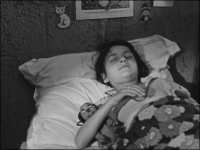FÉTICHE 33-12 (1933) un film de Ladislas et Irène STAREWITCH - photogramme 2 FÉTICHE 33-12 (1933) un film de Ladislas et Irène STAREWITCH - photogramme 2