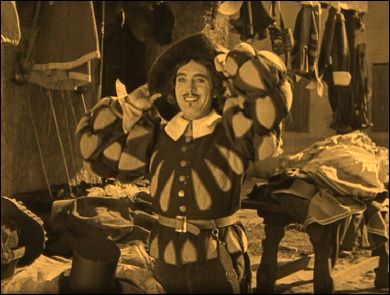 THE THREE MUST-GET-THERES (L'étroit Mousquetaire - 1922) - un film de Max LINDER - Photogramme THE THREE MUST-GET-THERES (L'étroit Mousquetaire - 1922) - un film de Max LINDER - Photogramme