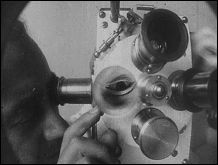 EMAK BAKIA - Cinépoème - un film de Man RAY - Photographie